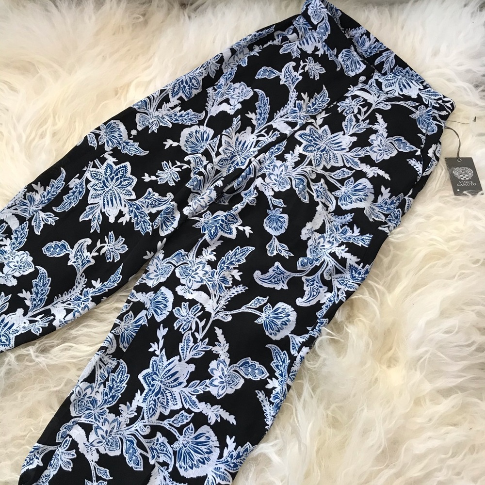 Vince Camuto Crepe Floral Print Casual Pants - Picture 3 of 5